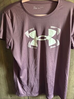 under armour tshirt ptp~20.5”